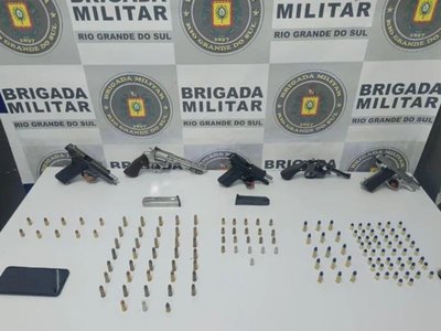 Brigada Militar apreende 25 armas de fogo e prende mais de 100 pessoas na Serra Gaúcha