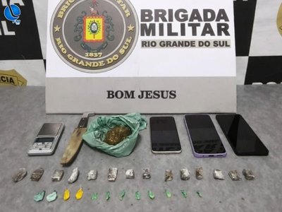 BM intercepta veículo e prende quatro pessoas por tráfico de drogas em Bom Jesus