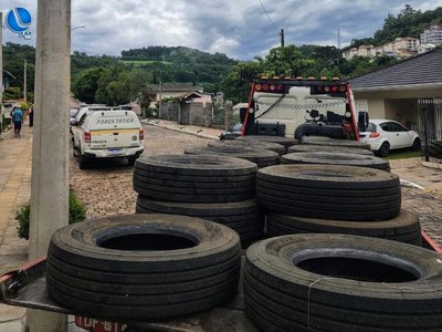 Brigada Militar apreende carga de pneus por descaminho em Nova Bassano