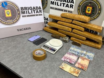 Mulher é presa com mais de 8 kg de maconha em Vacaria