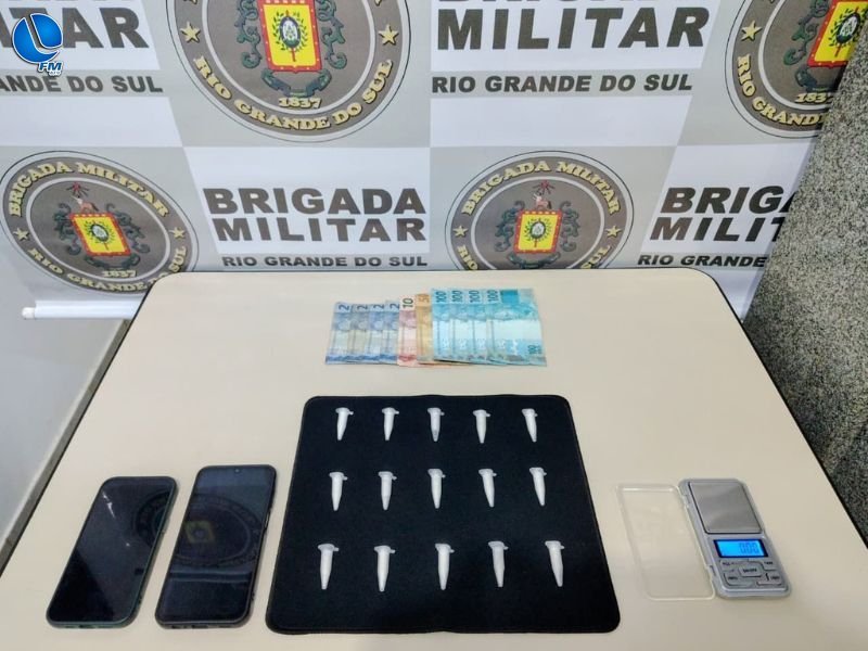 Força Tática prende dupla por tráfico e associação em Nova Araçá