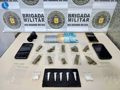 Força Tática prende jovens por tráfico de drogas em Nova Prata