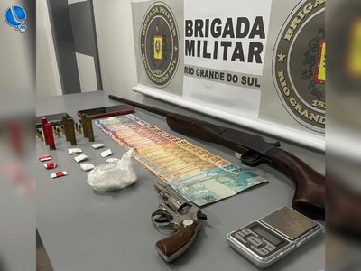 Brigada Militar desarticula ponto de venda de drogas e apreende armas no interior de Nova Prata