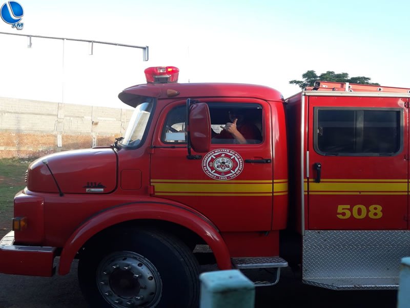 Bombeiros combatem diversos focos de incêndio e fazem alerta