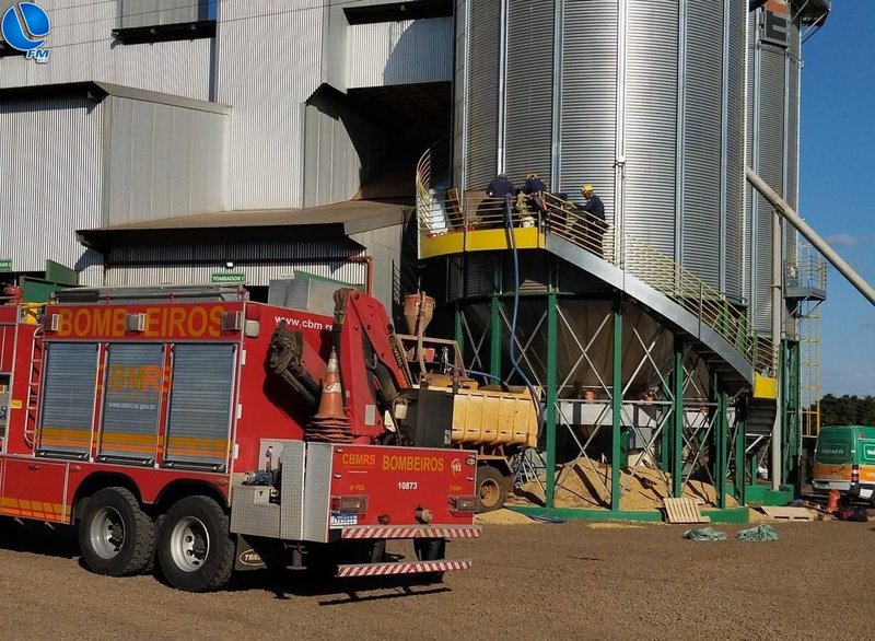 Um óbito e uma pessoa soterrada em um silo em Muitos Capões
