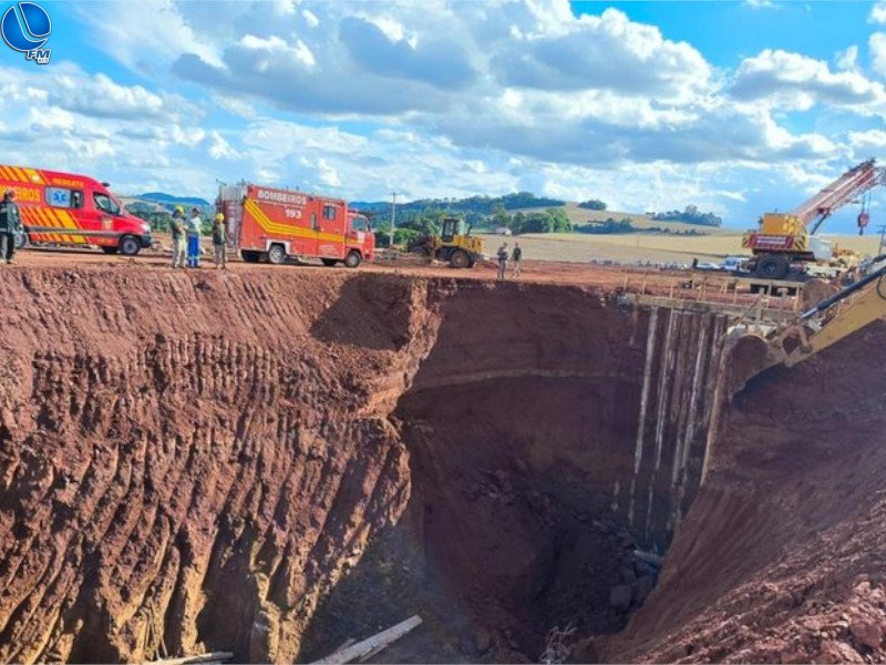 Dois trabalhadores morrem soterrados em obra na cidade de Camargo