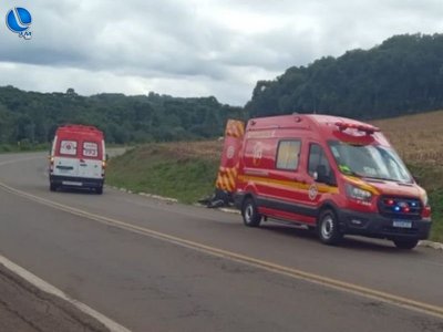 Colisão entre caminhão e moto deixa jovem gravemente ferido na BR-285 em Lagoa Vermelha