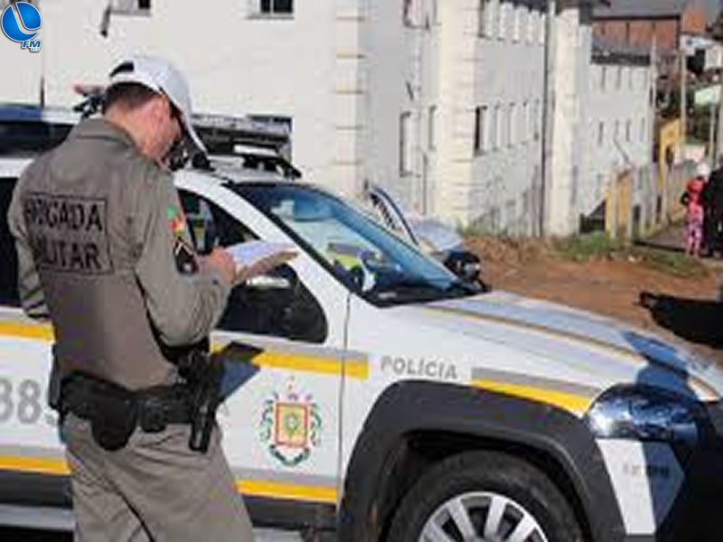 Dupla usando motocicletas tenta roubar carro na ERS 430 em Santa Cecília do Sul