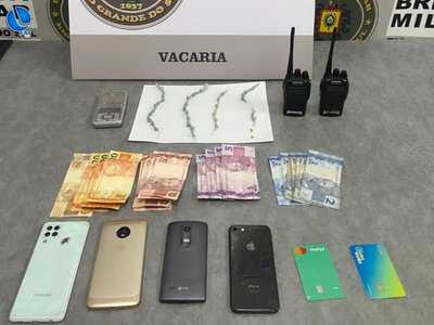 Brigada Militar realiza três prisões por tráfico de drogas em Vacaria