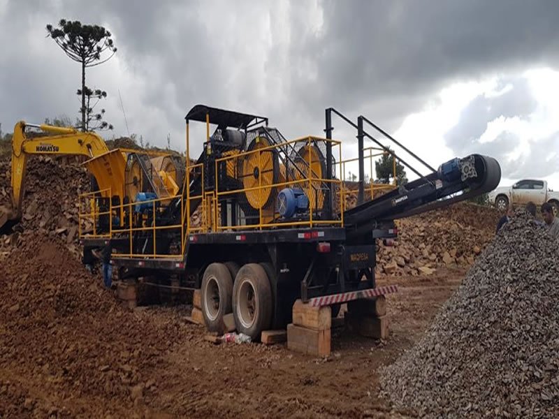 Britador móvel preenche carência do município de Lagoa Vermelha