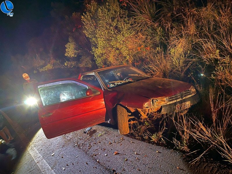 Saída de pista deixa feridos na ERS 343 em São José do Ouro