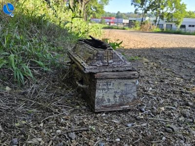 Caixão infantil violado é encontrado próximo ao Parque da Roselândia