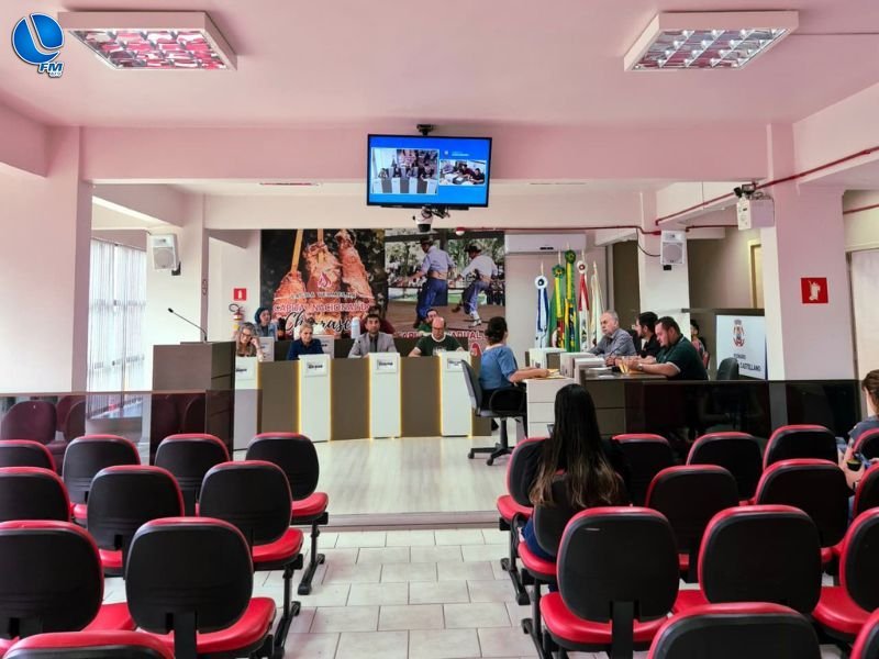 Câmara realiza sessão extraordinária e aprova projetos de relevância administrativa