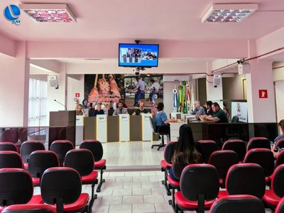 Câmara realiza sessão extraordinária e aprova projetos de relevância administrativa