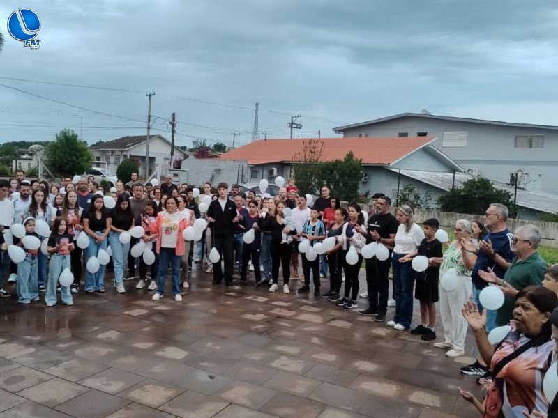 Caminhada e orações prestam homenagens pelas vítimas de tragédia na BR-282