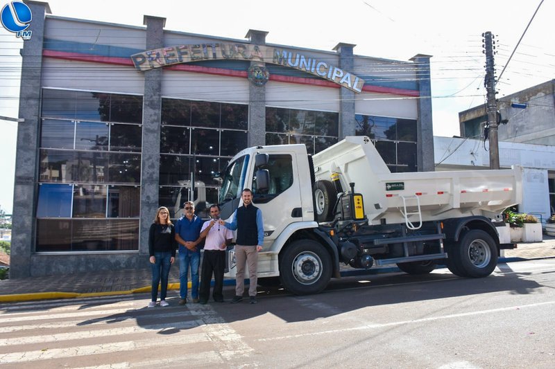 Lagoa Vermelha: município recebe caminhão novo