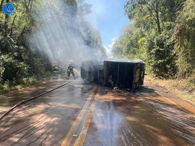 Caminhonete S10 capota e incendeia na ERS-343 em Sananduva