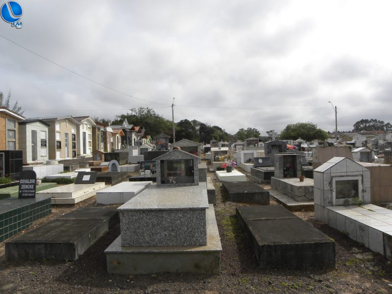 Críticas e cobranças em relação à administração do cemitério
