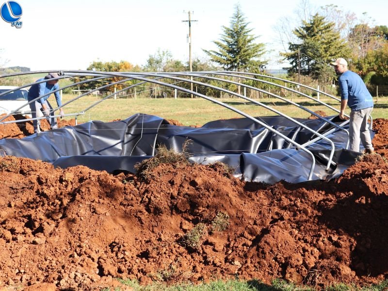 Cisternas com capacidade de 70 mil litros de água beneficiarão três agricultores de Capão Bonito do Sul