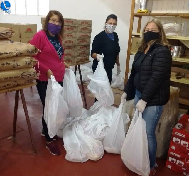 Secretaria de Educação realiza segunda entrega de kits de alimentos aos alunos municipais