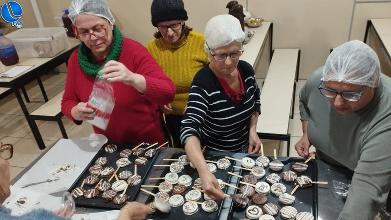 CRAS promove oficina de alfajor inspirando a criatividade dos participantes