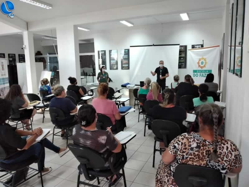 Terceira idade: curso na Escola do Fazer qualifica profissionais