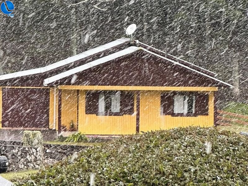 Cidades gaúchas e catarinenses registram neve na manhã desta quinta-feira