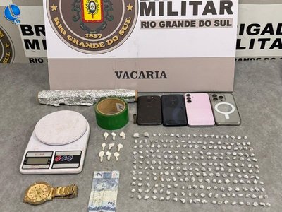 Força Tática prende três pessoas e apreende grande quantidade de crack em Vacaria