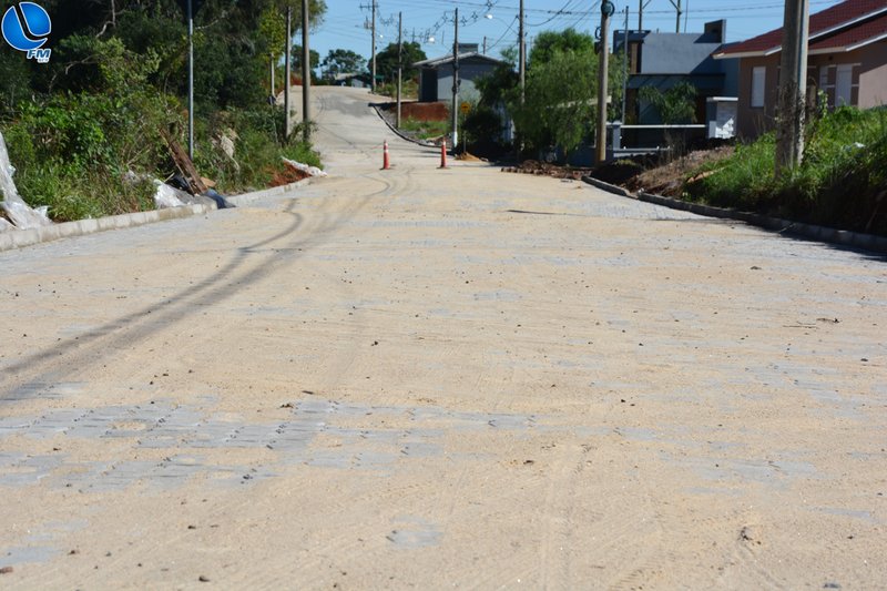 Conclusão da pavimentação da Rua Walter Muliterno no Loteamento Monte Belo está próxima