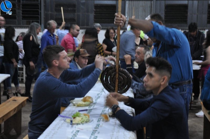 Jantar dançante e chegada do Papai Noel na Capela Alecrim