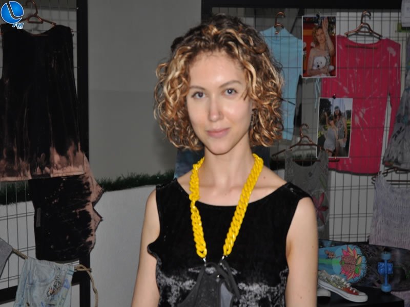 Exposição Artística:Diversidade da fotografia,por Lucas Rech e Arte x Consumo,por Tais Conte