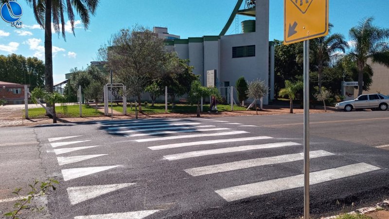 Faixa elevada é instalada na Avenida Circular para maior segurança no trânsito