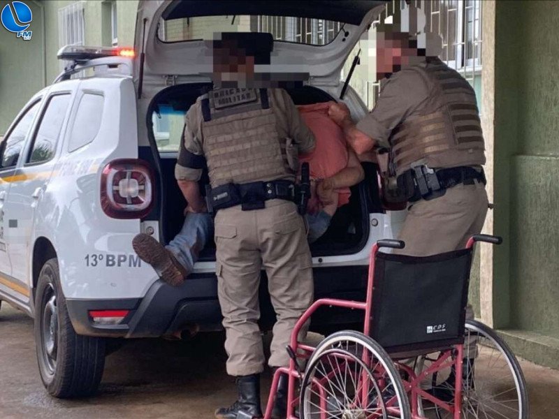 Homem é preso após invadir escola em Getúlio Vargas