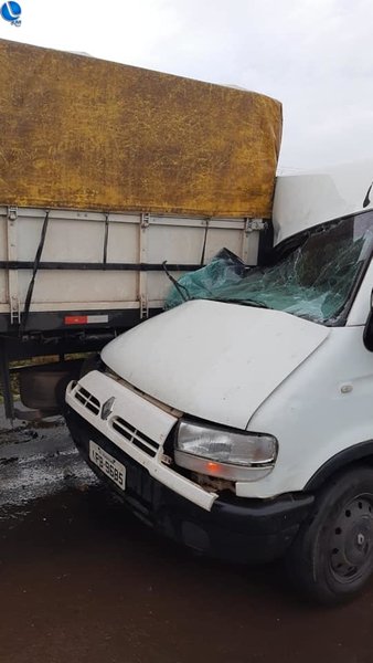 Van de cantora passo-fundense se envolve em acidente na BR 285