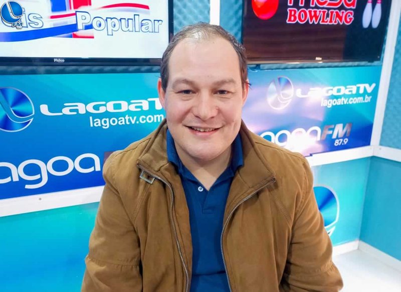 Drenagem da Rua Tiradentes: prefeito expõe alternativas