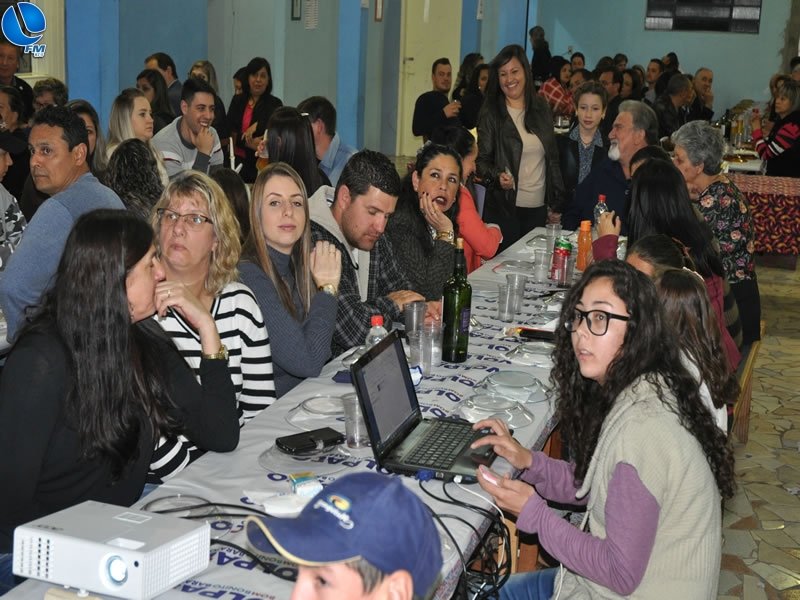 Jantar do Idoso é realizado no Salão Santo Antônio