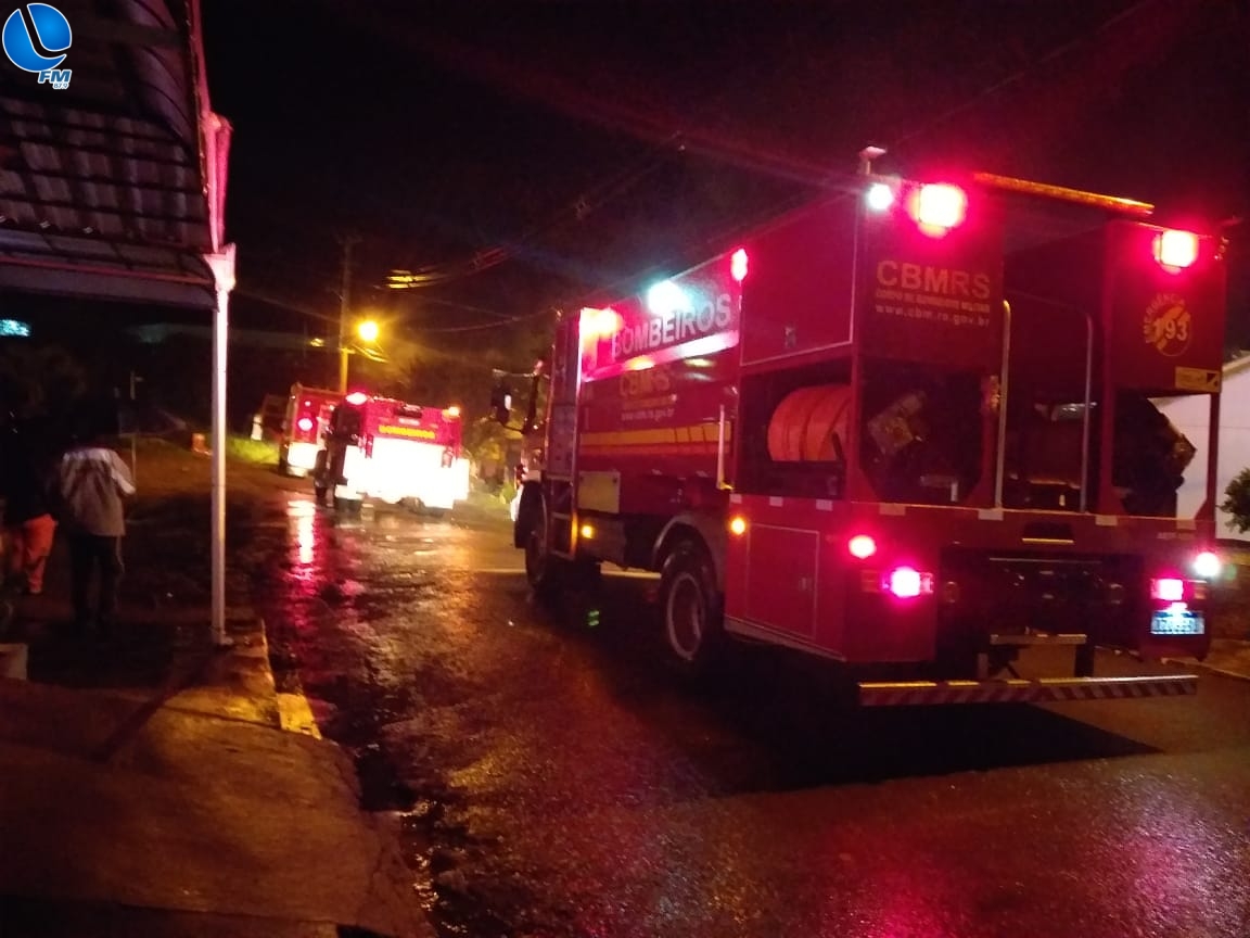 Incêndio em residência é registrado no Bairro Rodrigues