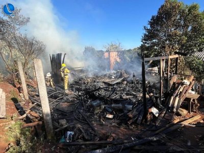 Mulher fica ferida em incêndio em residência em Pontão