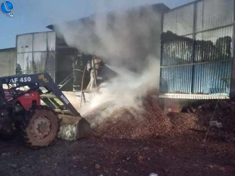 Incêndio atinge aviário no interior de Santa Cecília do Sul