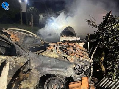 Incêndio destrói galpão e veículo no interior de Erebango