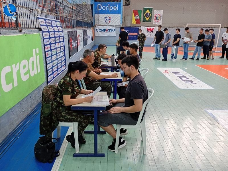 Jovens passam por última etapa de seleção para o serviço militar em Lagoa Vermelha