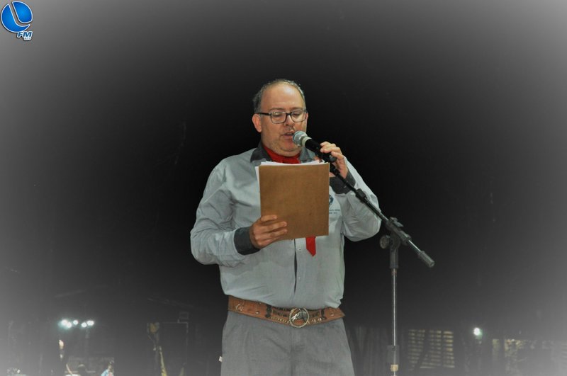 Troféus declamação, danças gaúchas e concurso galpão amigo