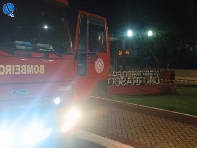 Bombeiros isolam risco de choque elétrico em monumento público no Centro de Lagoa Vermelha