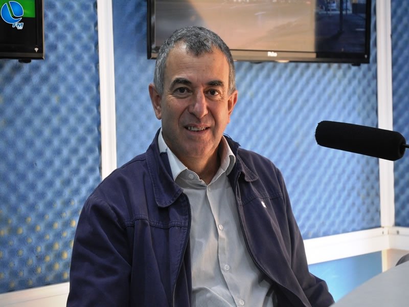 Queda de árvore provoca falta d’agua