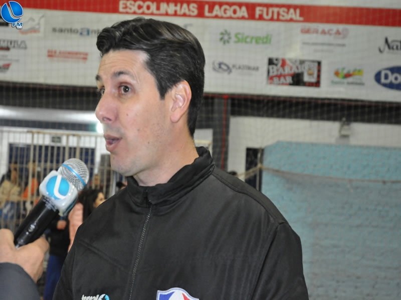 Treinador Tiago Bernardi diz como encara confronto com AGE