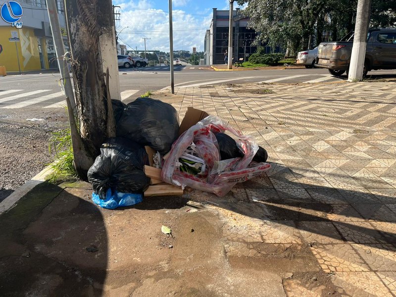 Coleta de lixo novamente paralisada nesta segunda-feira