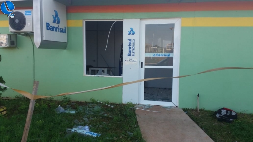 Criminosos explodem caixa eletrônico de agência bancária em Mato Castelhano