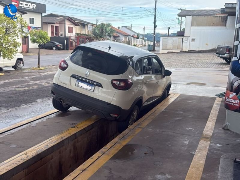 Mulher é presa em ônibus após furtar veículo em Nova Araçá e abandoná-lo em Casca
