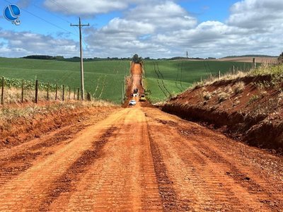 Estradas do interior: município realiza rebaixamento de morros
