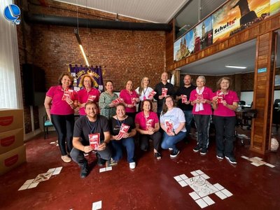 Lions Azaleia entrega 1050 Kits de higiene bucal para EMEIS do município